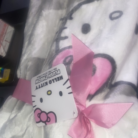 Hello Kitty Blanket - Picture 4 of 8